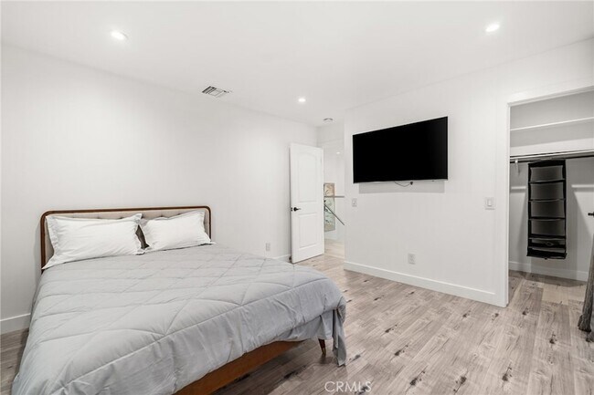 Building Photo - 4630 Cedros Ave