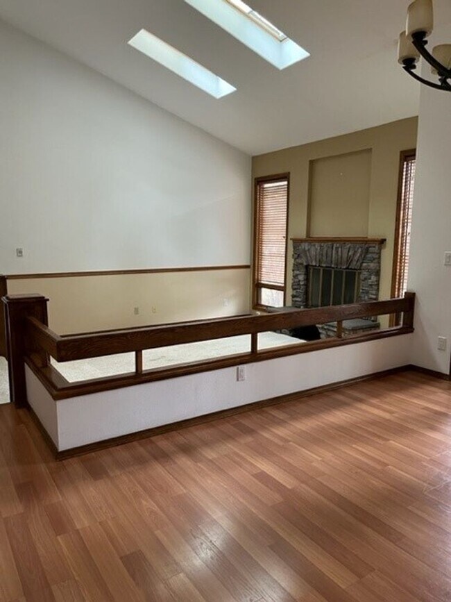 Building Photo - Large 3 Bed/2 Bath Home in the Mountain Hi...