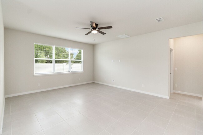 Building Photo - Beautiful 4/2 Energy Efficient Home in St....