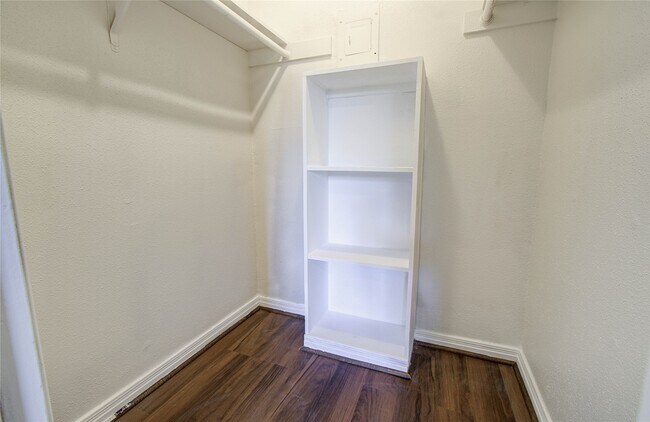 Building Photo - 2800 Jeanetta St