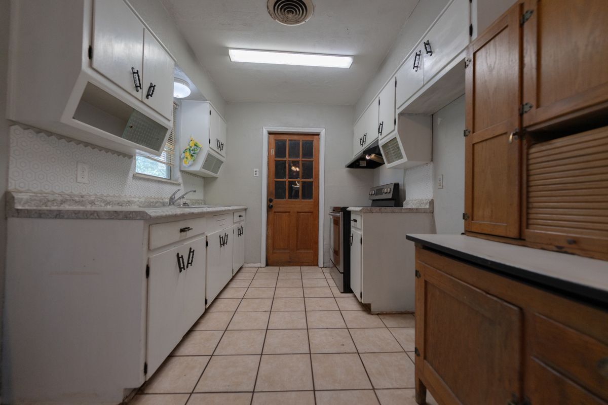 Building Photo - 1719 Austin St