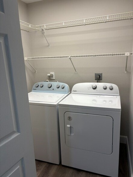 Laundry - 7015 Cedarhurst Dr