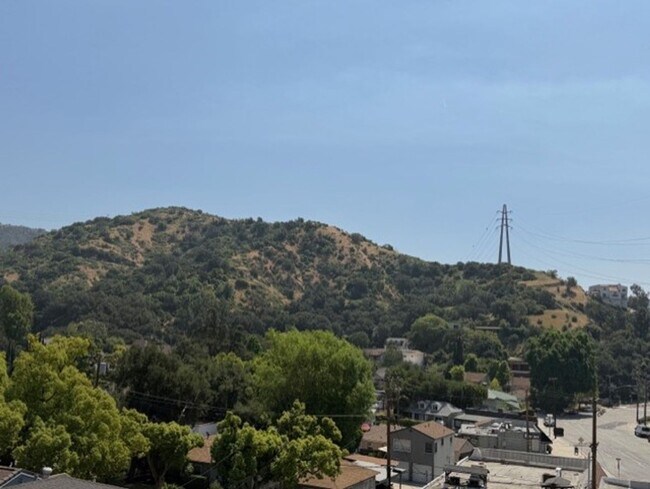 Building Photo - For Lease – Charming Condo in Glendale Hills