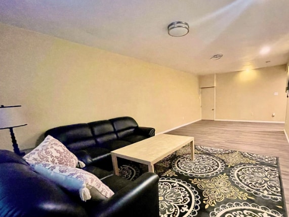 Building Photo - 1510 W Maple Ave