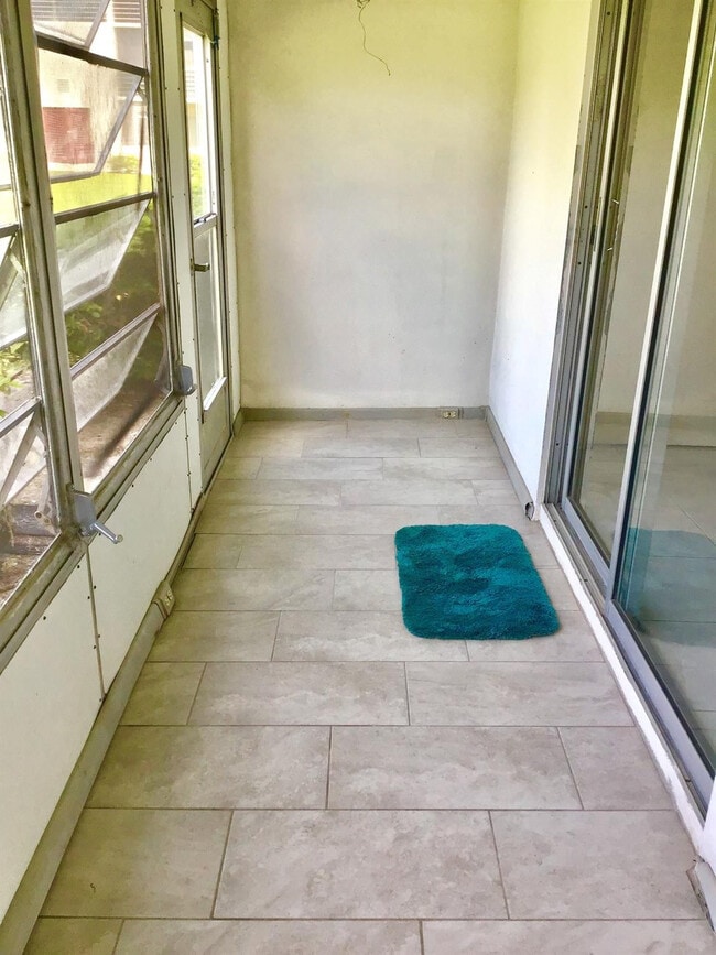 Building Photo - 135 Fanshaw D