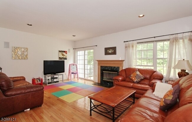 Building Photo - 173 Raymound Blvd