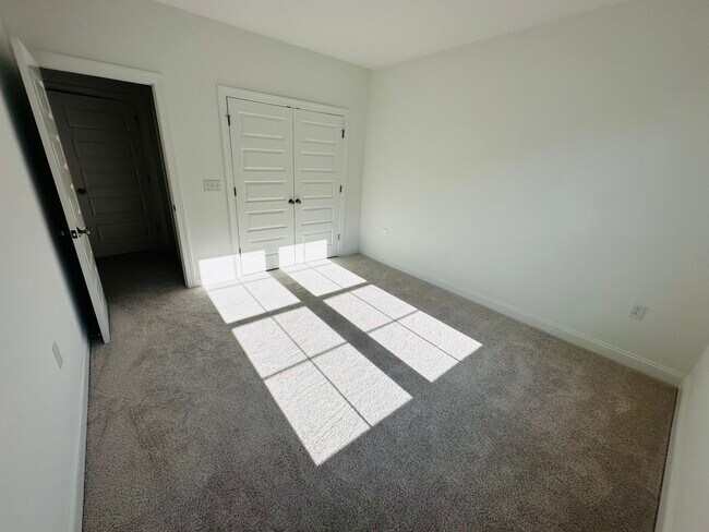 Building Photo - 607 Mkt Grv Dr
