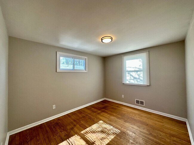 Building Photo - Charming 3 Bedroom/1 Bathroom Home in Essex, Baltimore, MD!