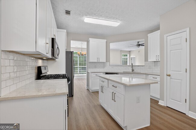 Building Photo - 13375 Avensong Crossing