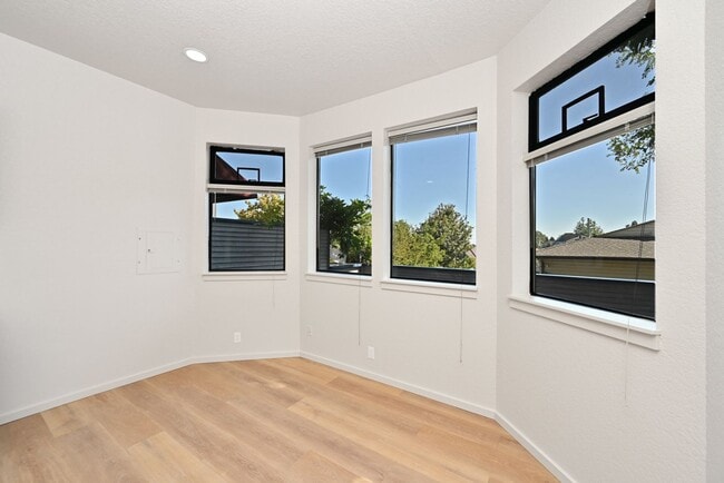 Building Photo - Welcome Home to Terrace View!