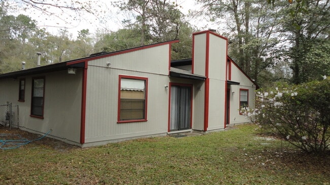 Building Photo - 7211 SW 18th Pl