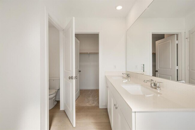 Building Photo - 1407 Hermosa Gdns