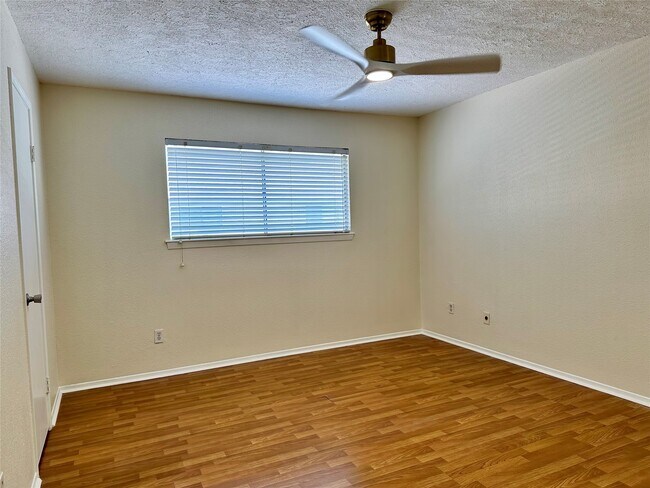 Building Photo - 1715 Moritz Dr