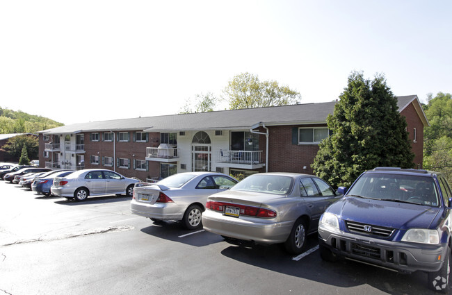 Building Photo - White Oaks