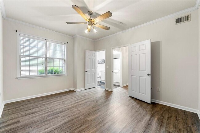 Building Photo - 2400 Cumberland Pkwy SE