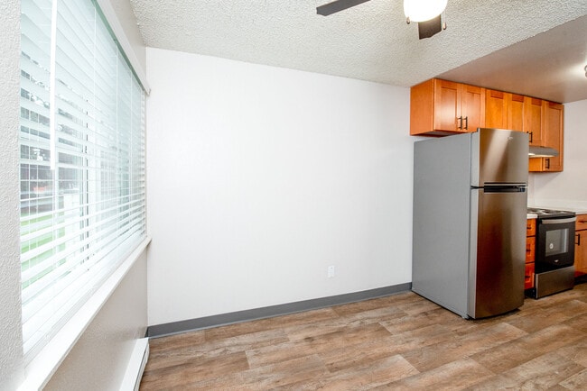 Building Photo - Park West