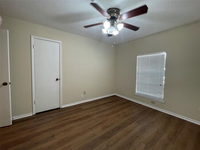 Building Photo - 15307 Pebble Lake Dr