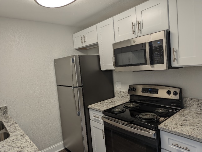 Building Photo - 1400 5th Ave N