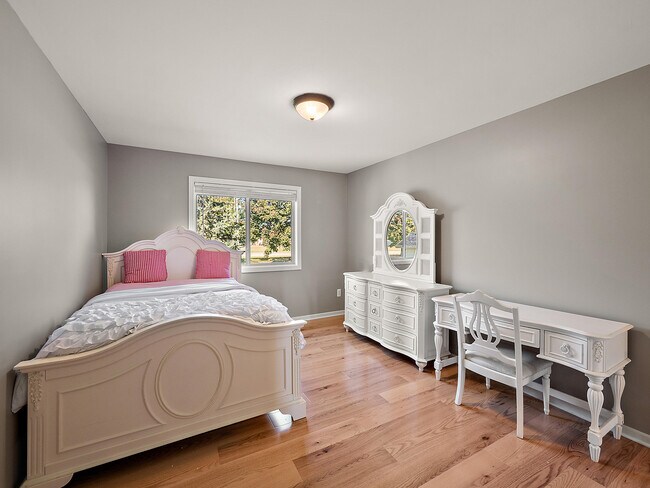 Building Photo - 50247 Cheltenham Dr