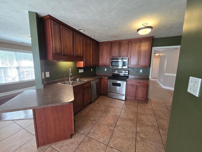 Building Photo - NEW LISTING!!!!!