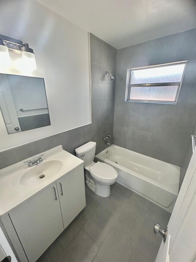 Building Photo - 7624 Pembroke Rd