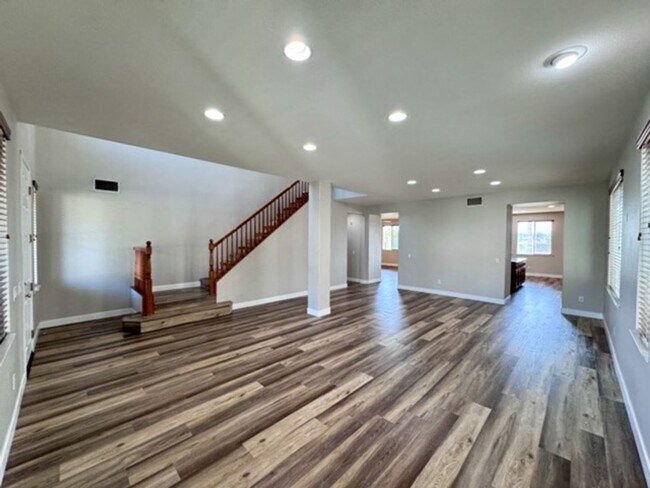 Building Photo - Oversized 5 bedroom Copper Canyon Murrieta...