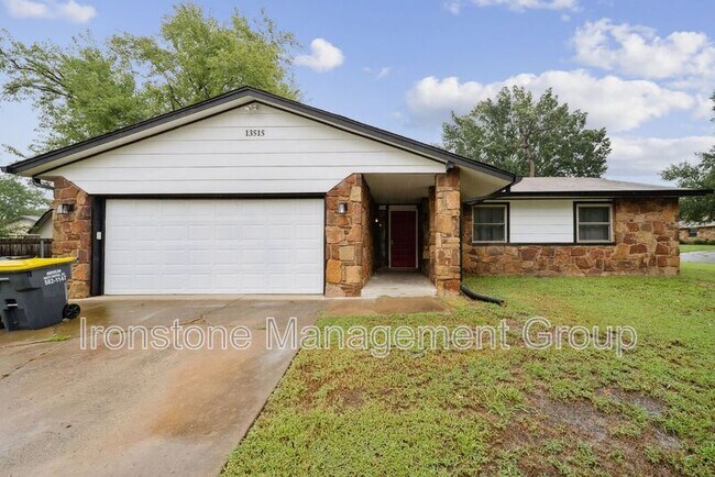 Primary Photo - 13515 S Fern St