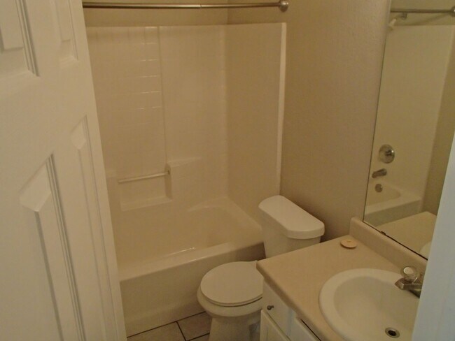 Building Photo - 1026