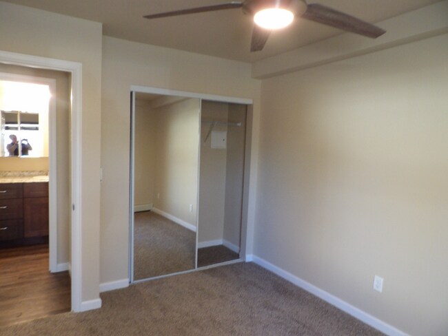 Building Photo - 2640 E Monument St