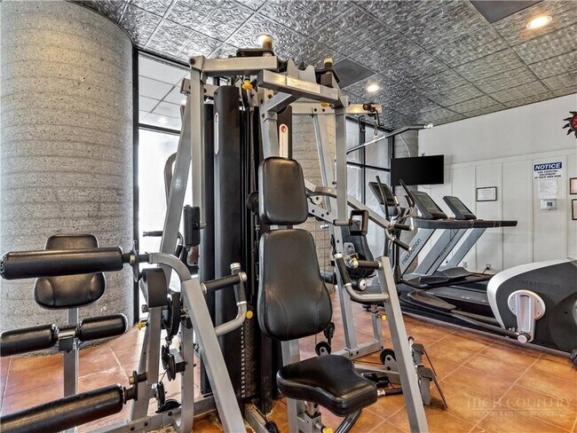 Building Photo - 303 Sugar Top Dr