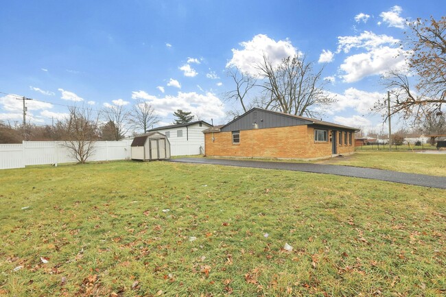 Building Photo - 1634 S James Rd