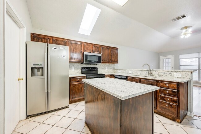 Building Photo - 5900 Rising Meadow Dr