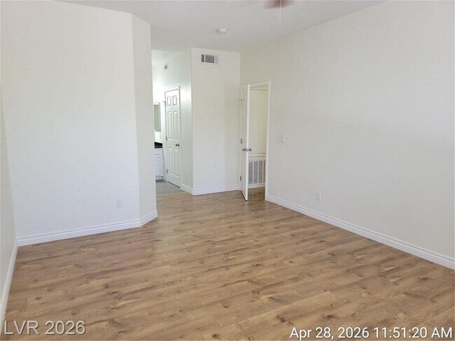 Building Photo - Gated Falls Condo with 3 Bedrooms, Granite Kitchen & Resort Amenities