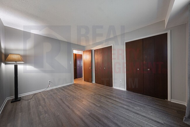 Building Photo - 10760 Ravenna Rd
