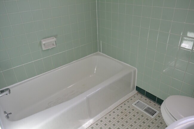 Building Photo - 2807 Emery Dr