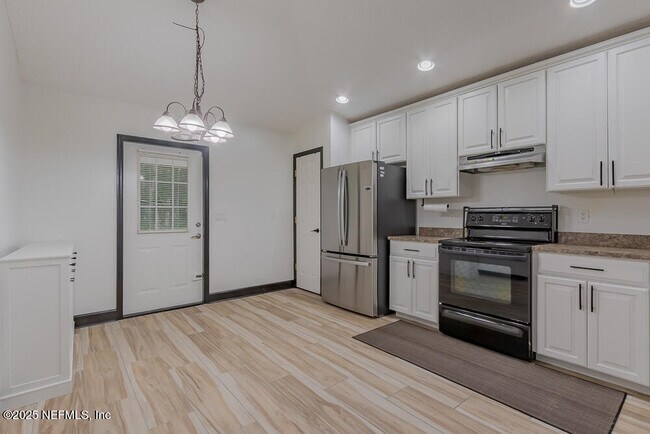 Building Photo - 2039 Navaho Ave