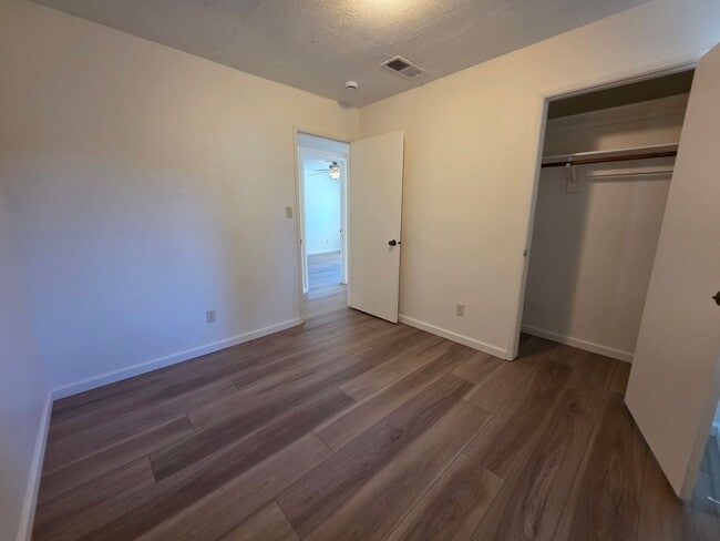Building Photo - 3-bedroom single story in east Modesto nei...