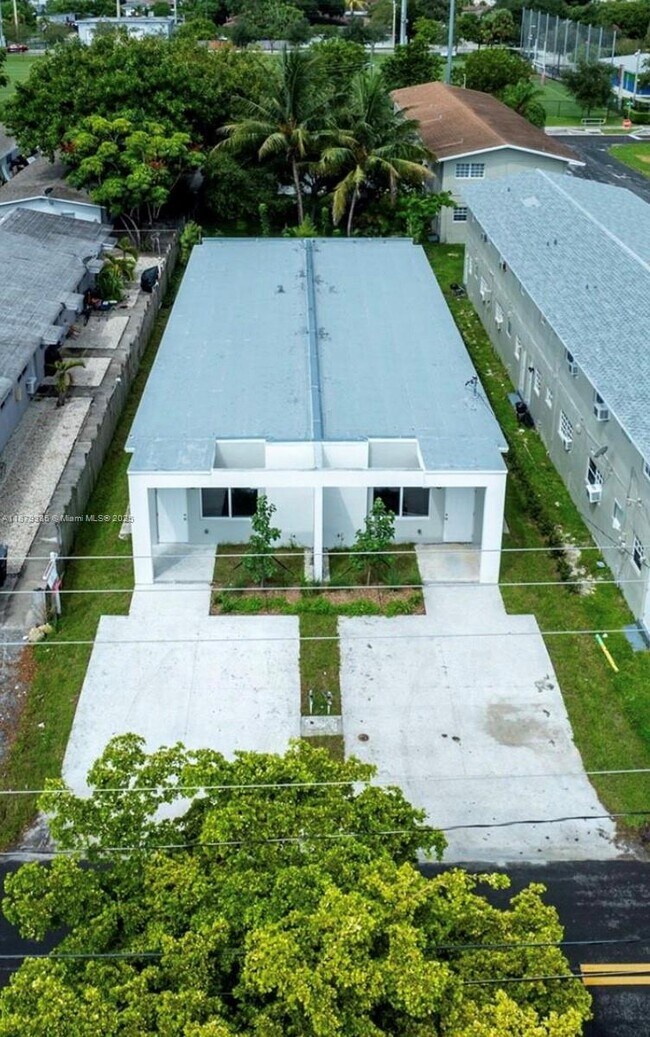 Building Photo - 817 NW 7th Ave
