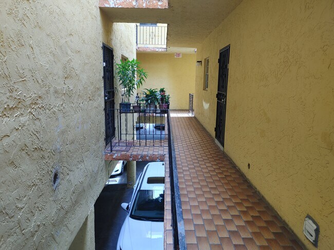 Building Photo - 1555 W 44th Pl