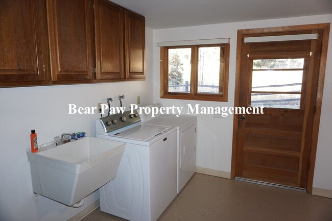 Building Photo - Beautiful Horse Property in Evergreen!!
