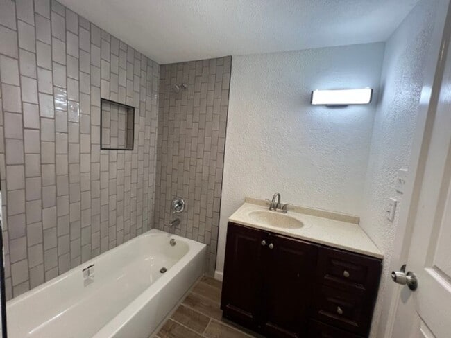 Building Photo - 2812 Vera Cruz