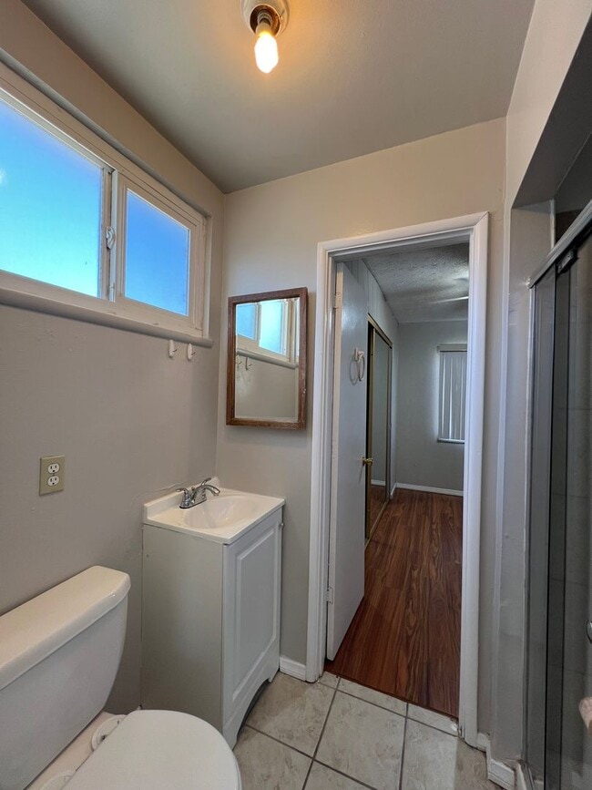Building Photo - 3 Bedroom 2 Bathroom House Located Near Ca...