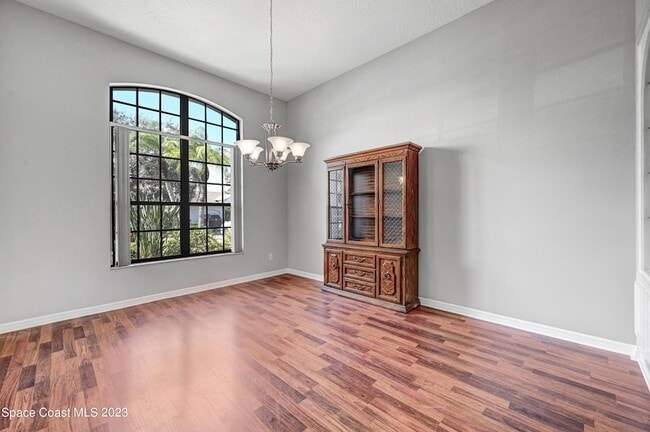Building Photo - 3643 Bluefield Ave