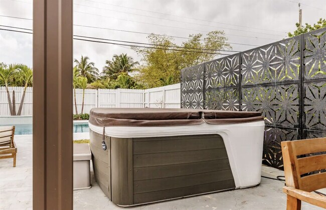 Building Photo - 415 S C St