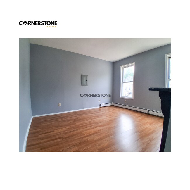 Building Photo - 7 N Straight St