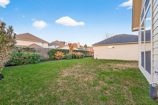 Building Photo - 8858 Distant Woods Dr