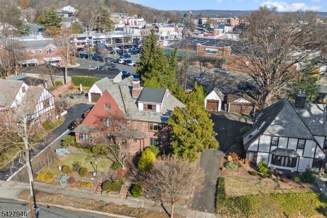 Building Photo - 57 Pomander Walk