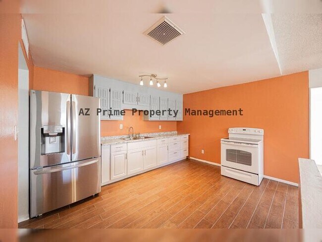 Building Photo - 3629 E Blanche Dr