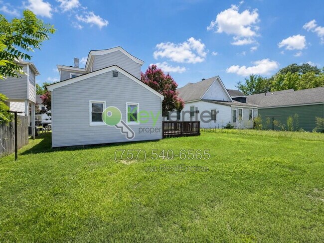 Building Photo - 3308 Monroe St