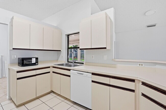 Building Photo - 2171 NW 76th Ave